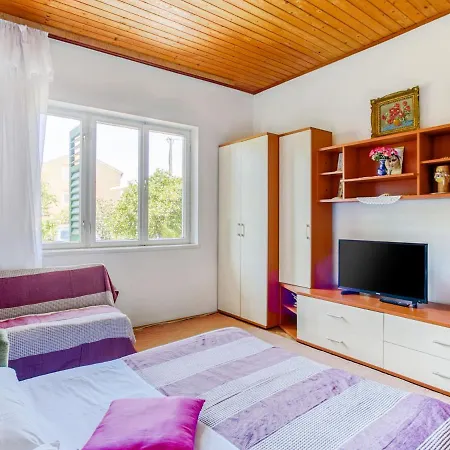 Apartment Simplistic In Ibenik Near Sea Sibenik