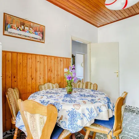 Simplistic In Ibenik Near Sea Apartment