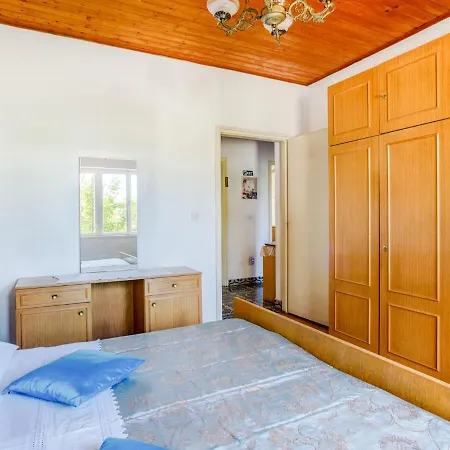 Simplistic In Ibenik Near Sea Apartment